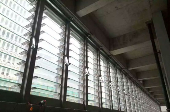 電動卷簾門又出自動感應保護功能