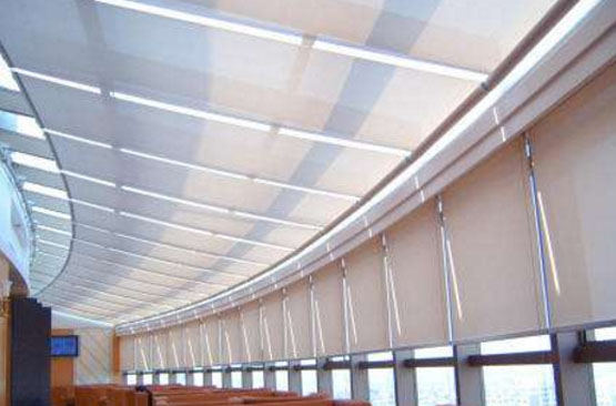 電動(dòng)窗簾質(zhì)優(yōu)價(jià)廉 廣州電動(dòng)天棚簾值得選擇